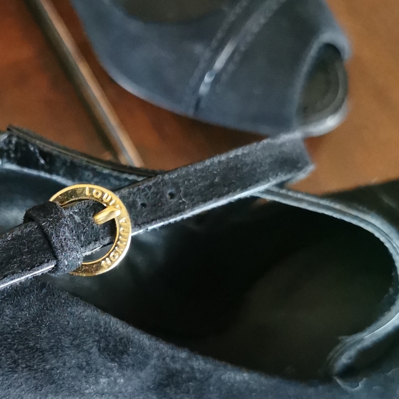 Shoes - Picture 2 of 8